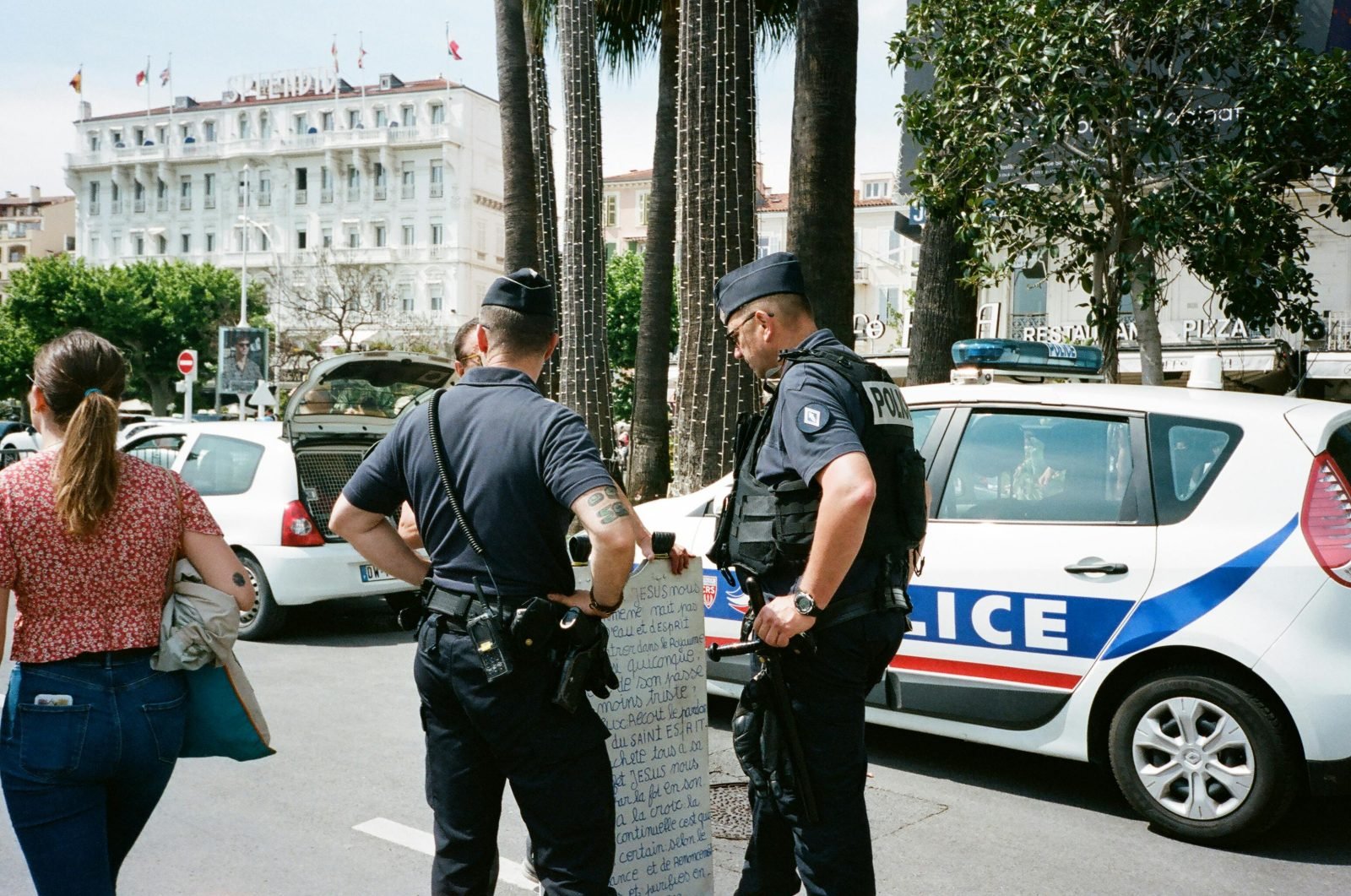 Francja: dwaj mężczyźni zatrzymani w związku z kradzieżą klejnotów w Luwrze