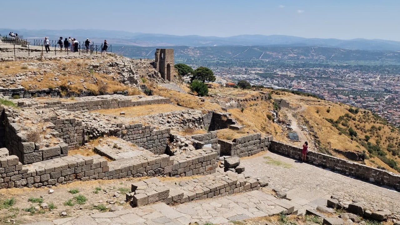 „Wymagająca podróż do dwóch znaczących krajów”: historyczna pielgrzymka Leona XIV