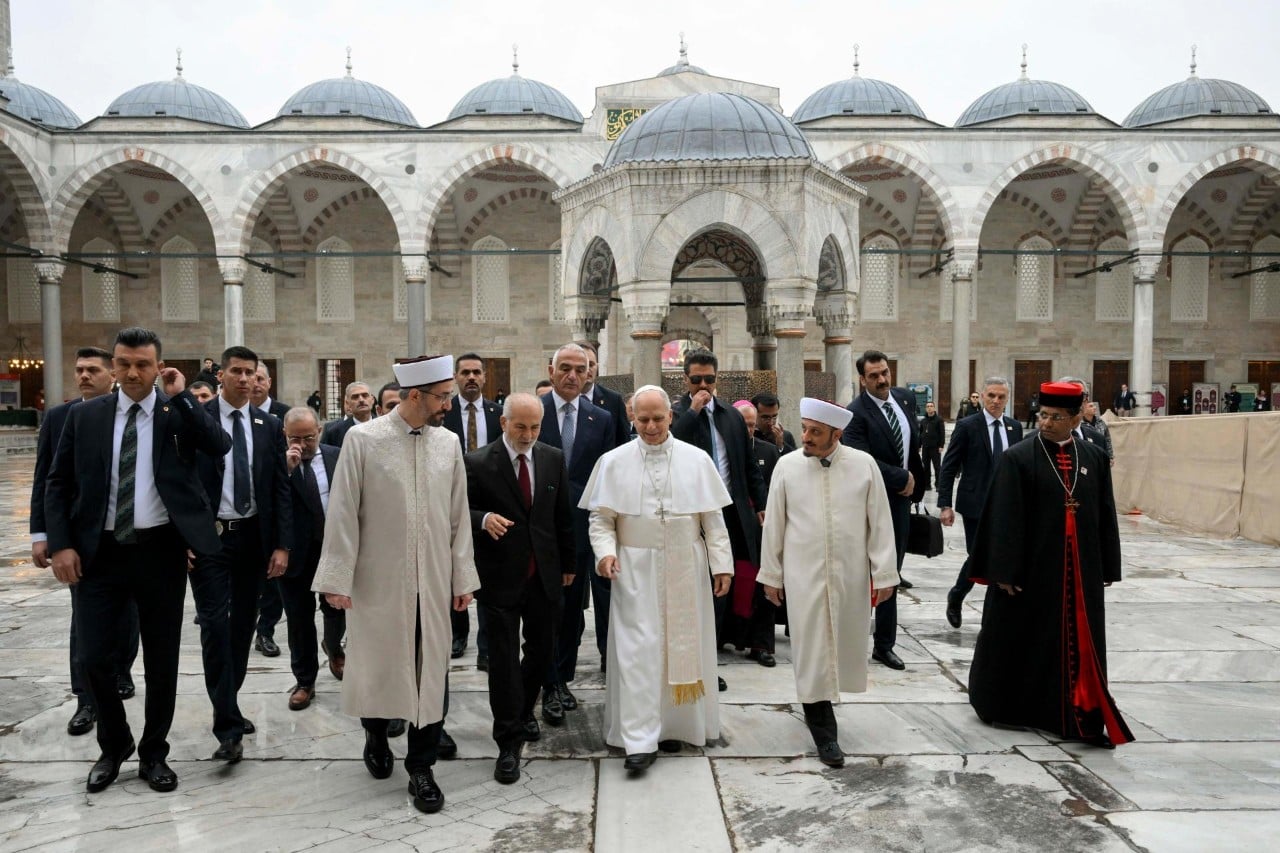 Wizyta Leona XIV w Błękitnym Meczecie – znak dialogu