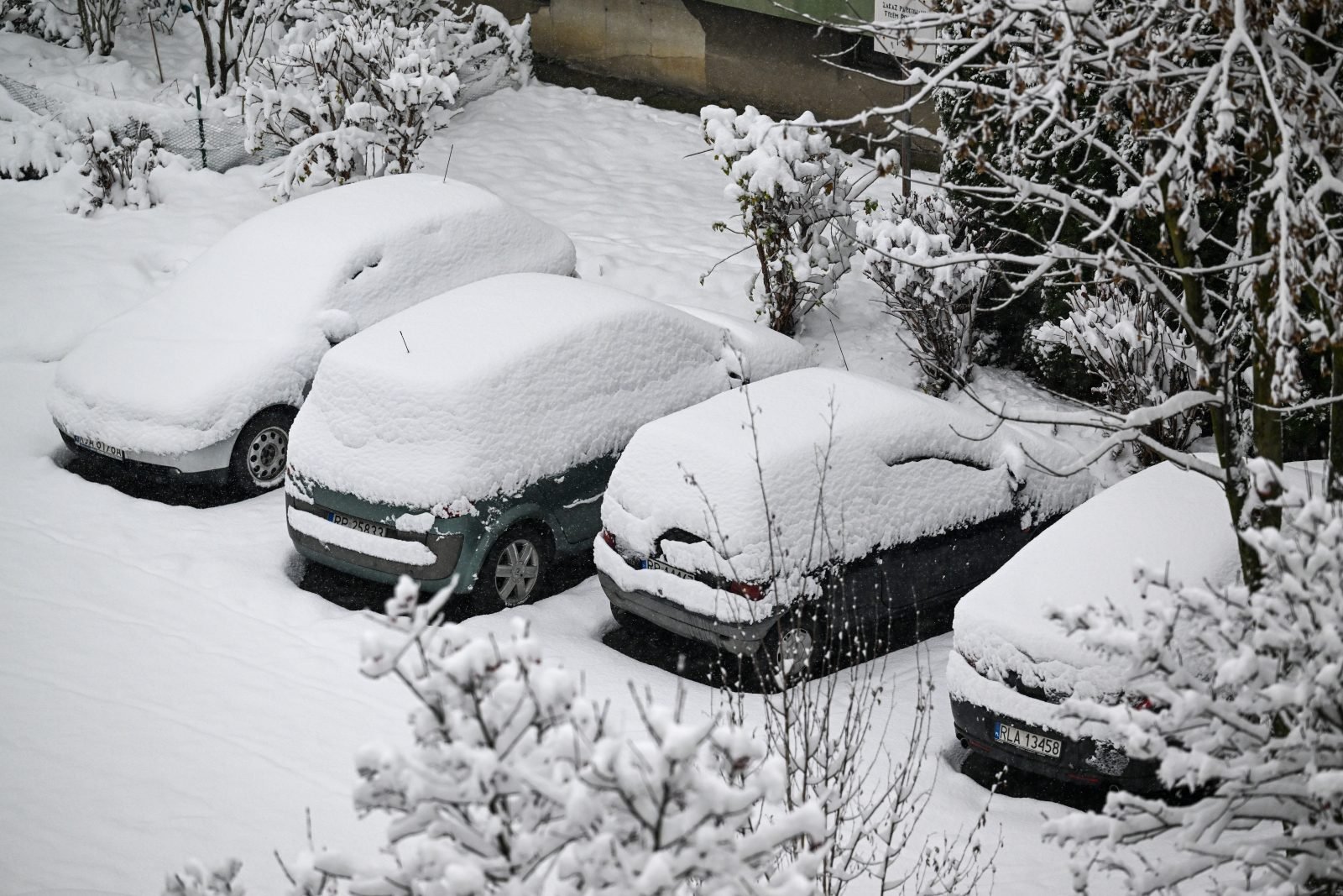 Małopolskie: po opadach śniegu prawie 30 tys. odbiorców nie ma prądu