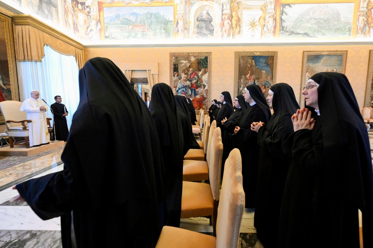 Papież do augustianek: pełna euforia tylko z Bogiem