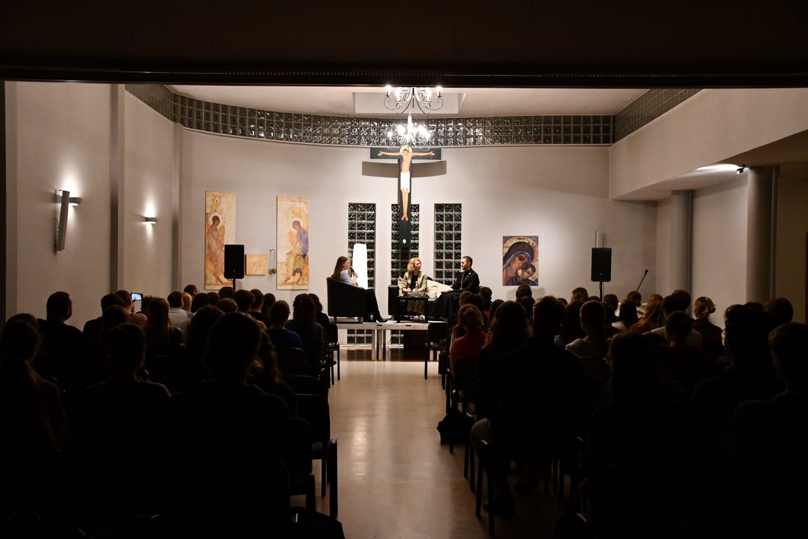 „Szczęśliwie wspólnie się zestarzeć”. Żonaty ksiądz i jego żona o powołaniu, rodzinie i duchowości Wschodu