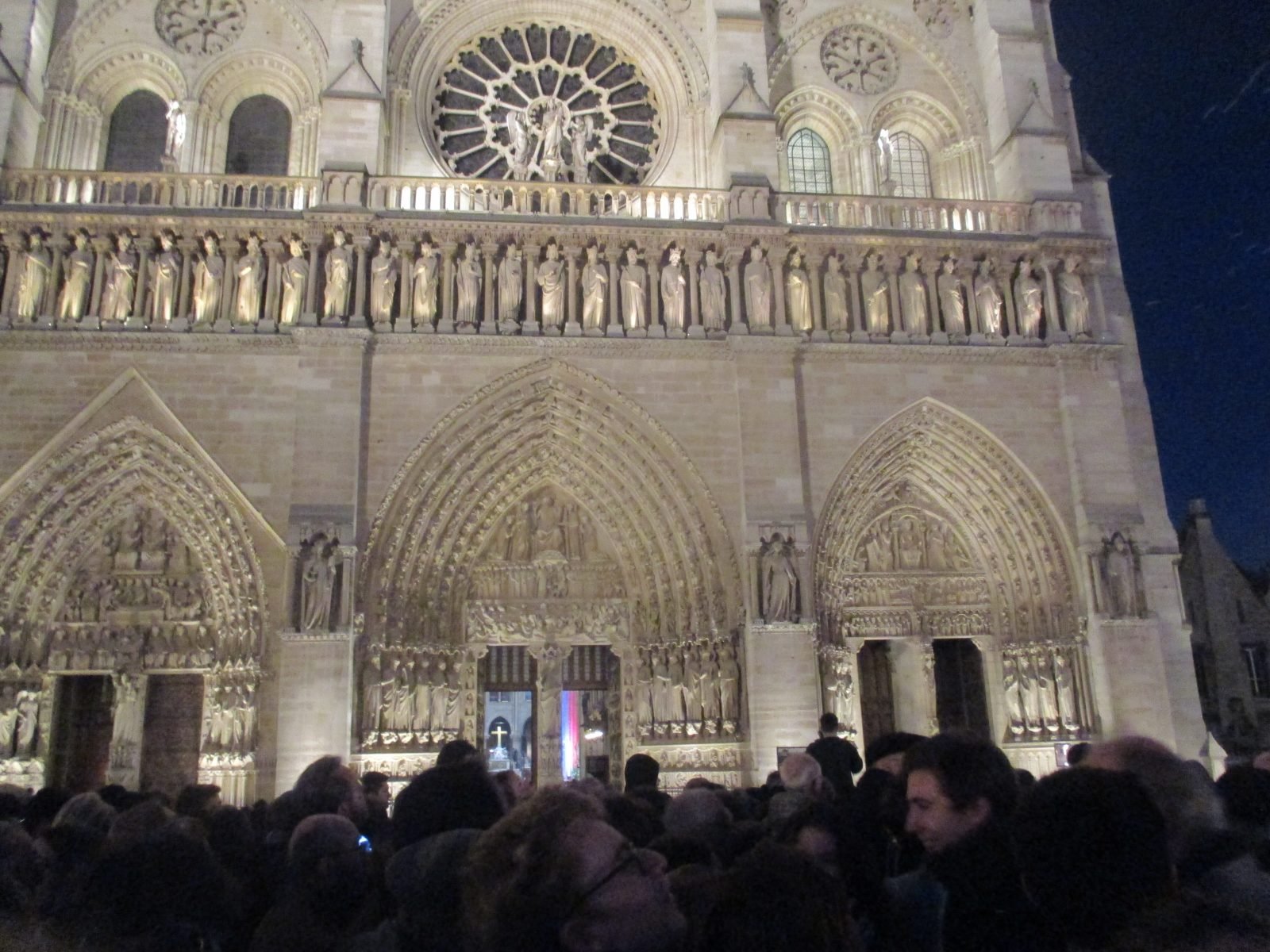 Paryż: abp Urlich zachęca do modlitwy w 10 rocznicę zamachów terrorystycznych