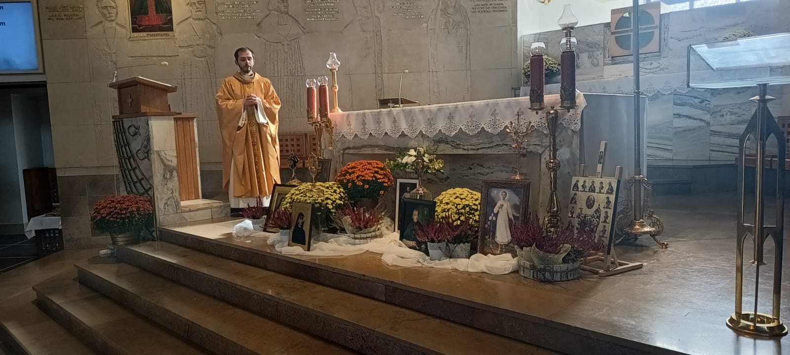 Siedlce: wprowadzenie relikwii św. Eugeniusza de Mazenoda, św. siostry Faustyny i bł. Karoliny Kózkównej