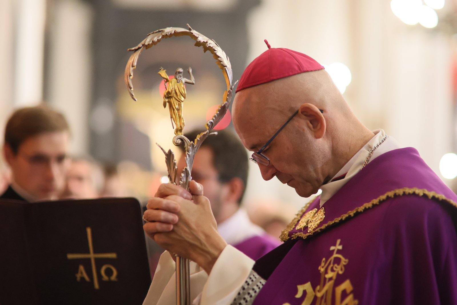 Abp Adrian Galbas: nigdy nie pytaj, komu grają Requiem. Grają je tobie