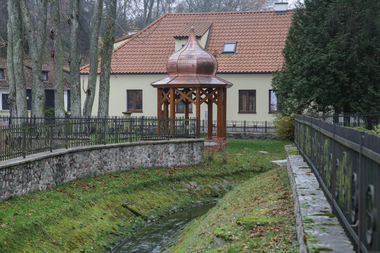 W Świętej Lipce odtworzono altanę z wodą, będzie czynna od wiosny [+GALERIA]