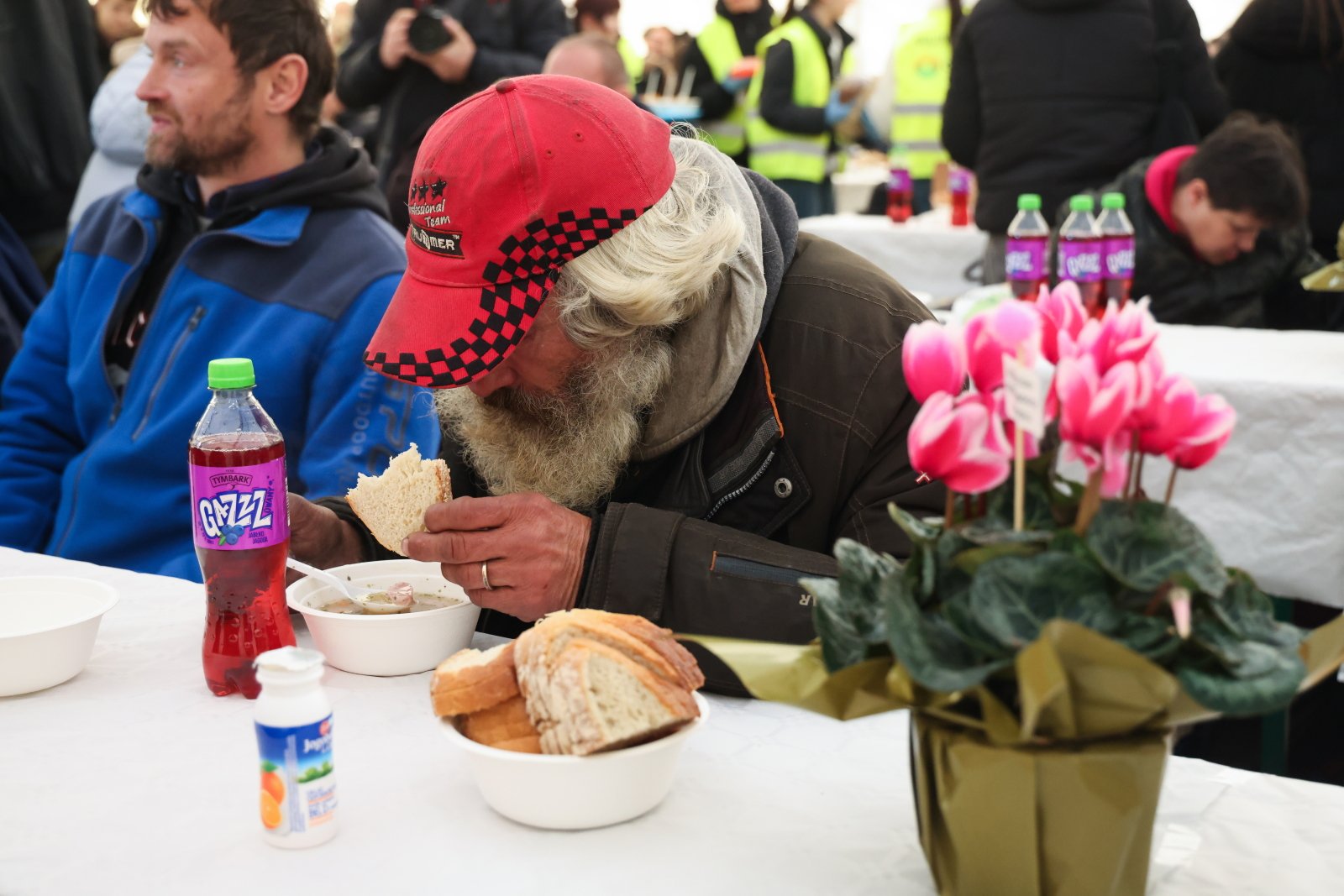 Opole: obiad na tysiąc osób z okazji Światowego Dnia Ubogich [+GALERIA]