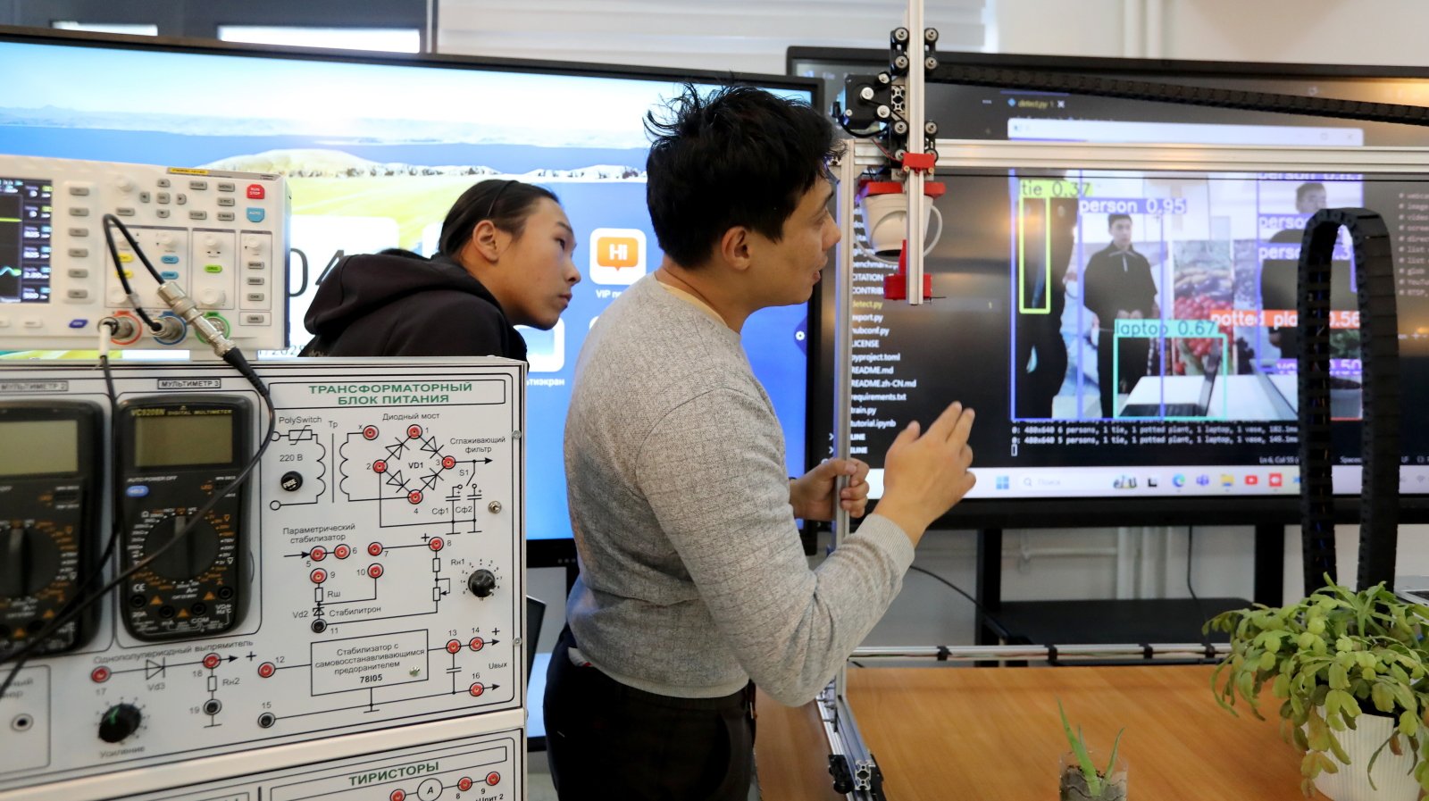 Wiceprezes Google: AI przyspiesza rozwój nauki, nastały złote czasy badań naukowych