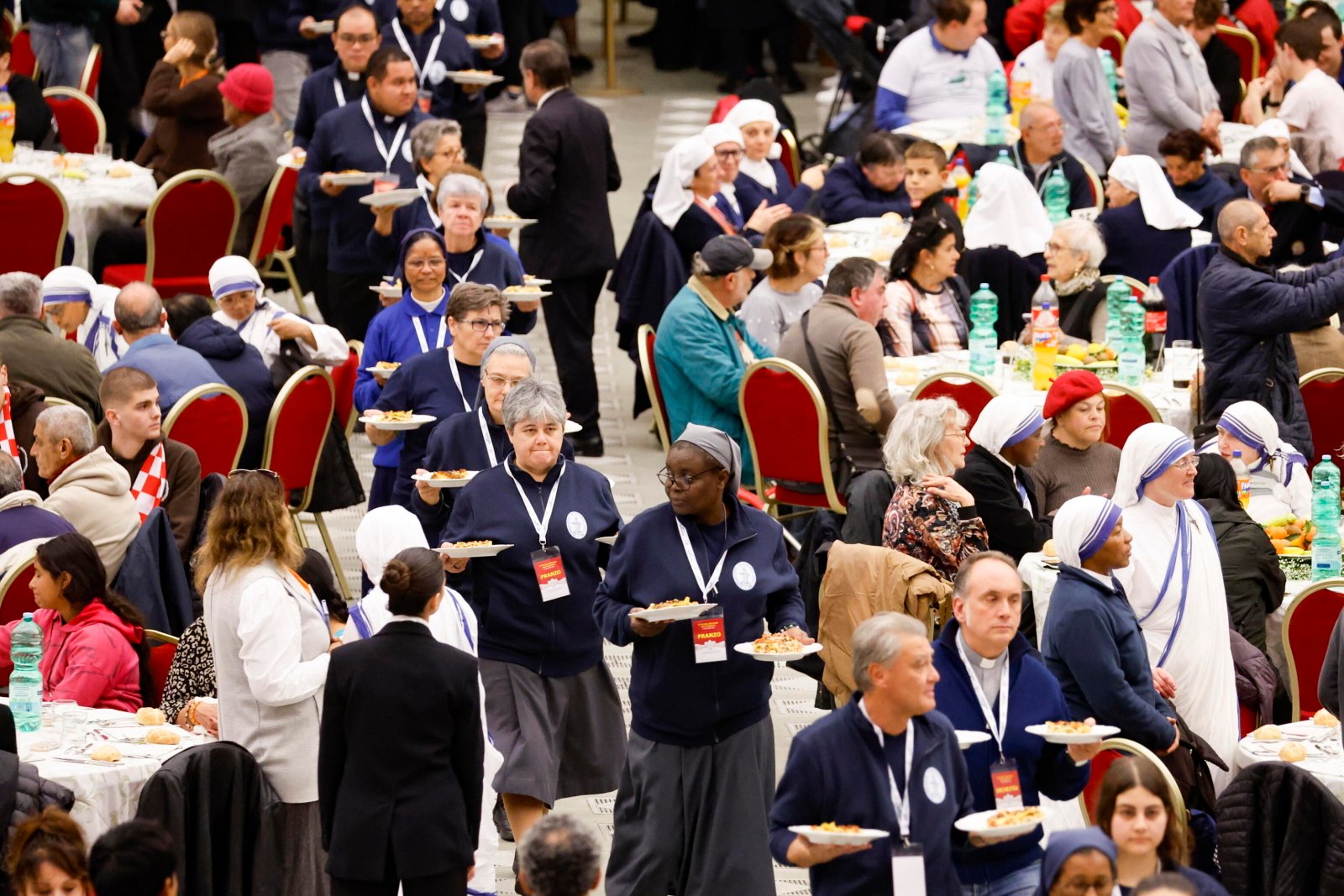 Leon XIV spotkał się na obiedzie z ubogimi [+GALERIA]