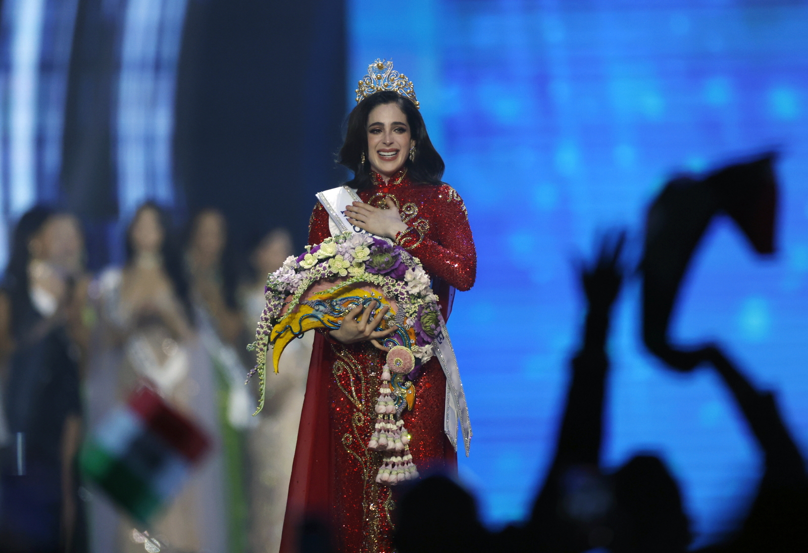Miss Universe 2025 oddała swoją koronę Bogu