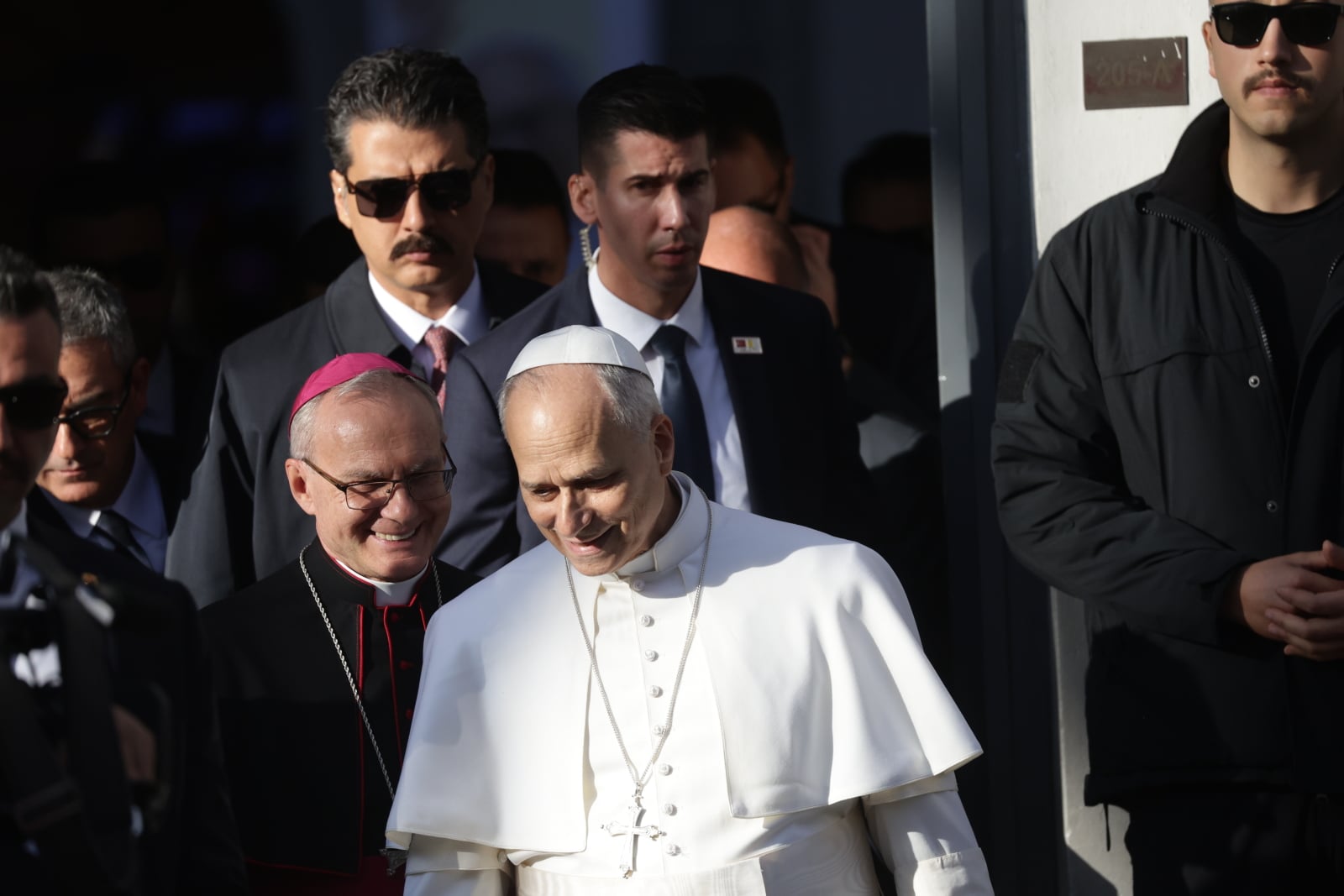 Trzeci dzień pielgrzymki Leona XIV: Meczet Sułtana, deklaracja i Msza św. na stadionie