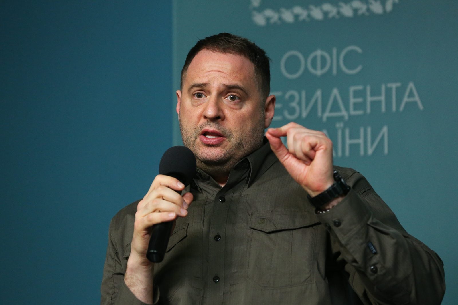 Prezydent Zełenski: szef biura prezydenckiego Jermak podał się dymisji