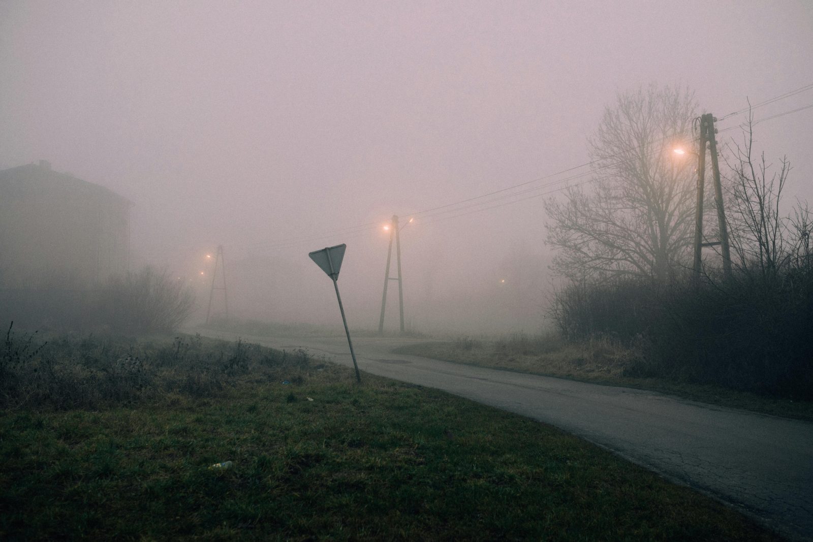 W weekend pochmurno i deszczowo. IMGW ostrzega przed mgłami
