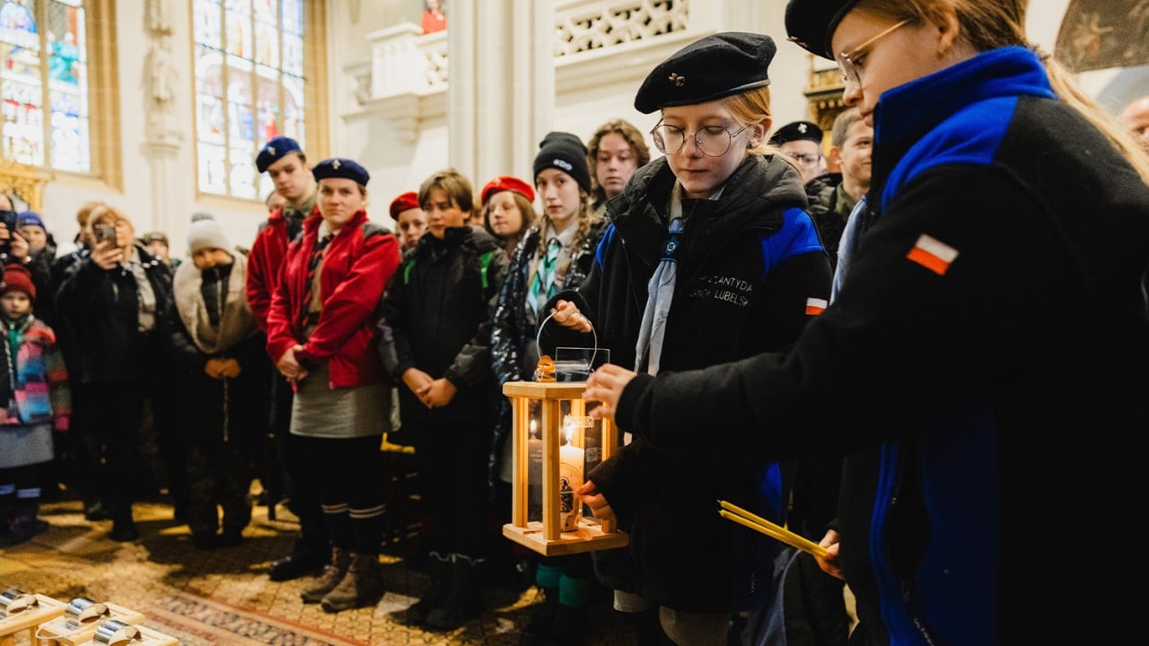 Betlejemskie Światło Pokoju – harcerze z przesłaniem nadziei i braterstwa
