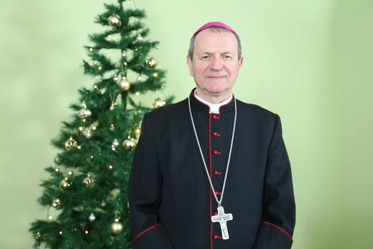 Przewodniczący episkopatu: nowonarodzony Zbawiciel rozjaśnia mroki codzienności [+WIDEO]