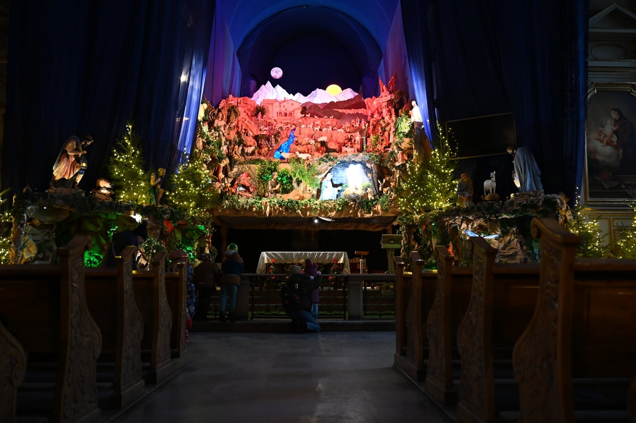 Poznań: 16 metrów wysokości i 400 figur, czyli jedna z największych szopek bożonarodzeniowych w Europie [GALERIA]