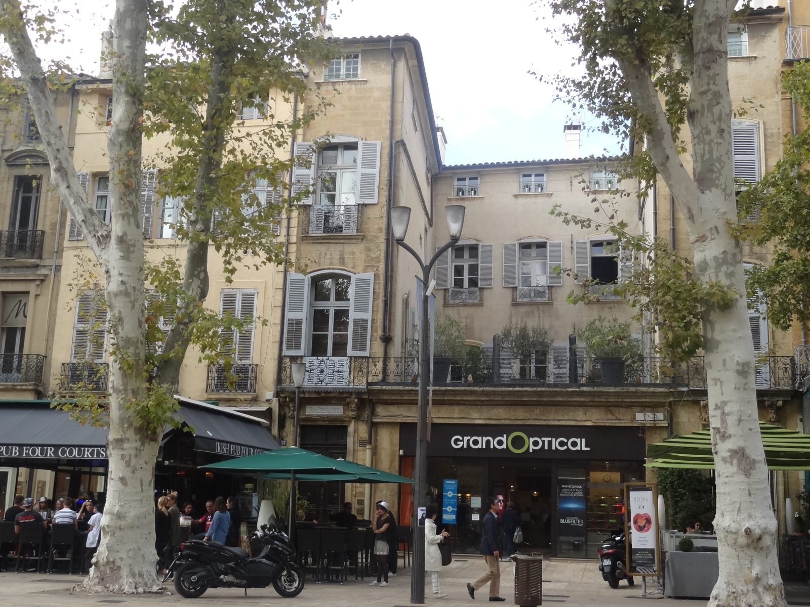 Francja: oblacka ziemia święta [FOTOREPORTAŻ/MISYJNE DROGI]