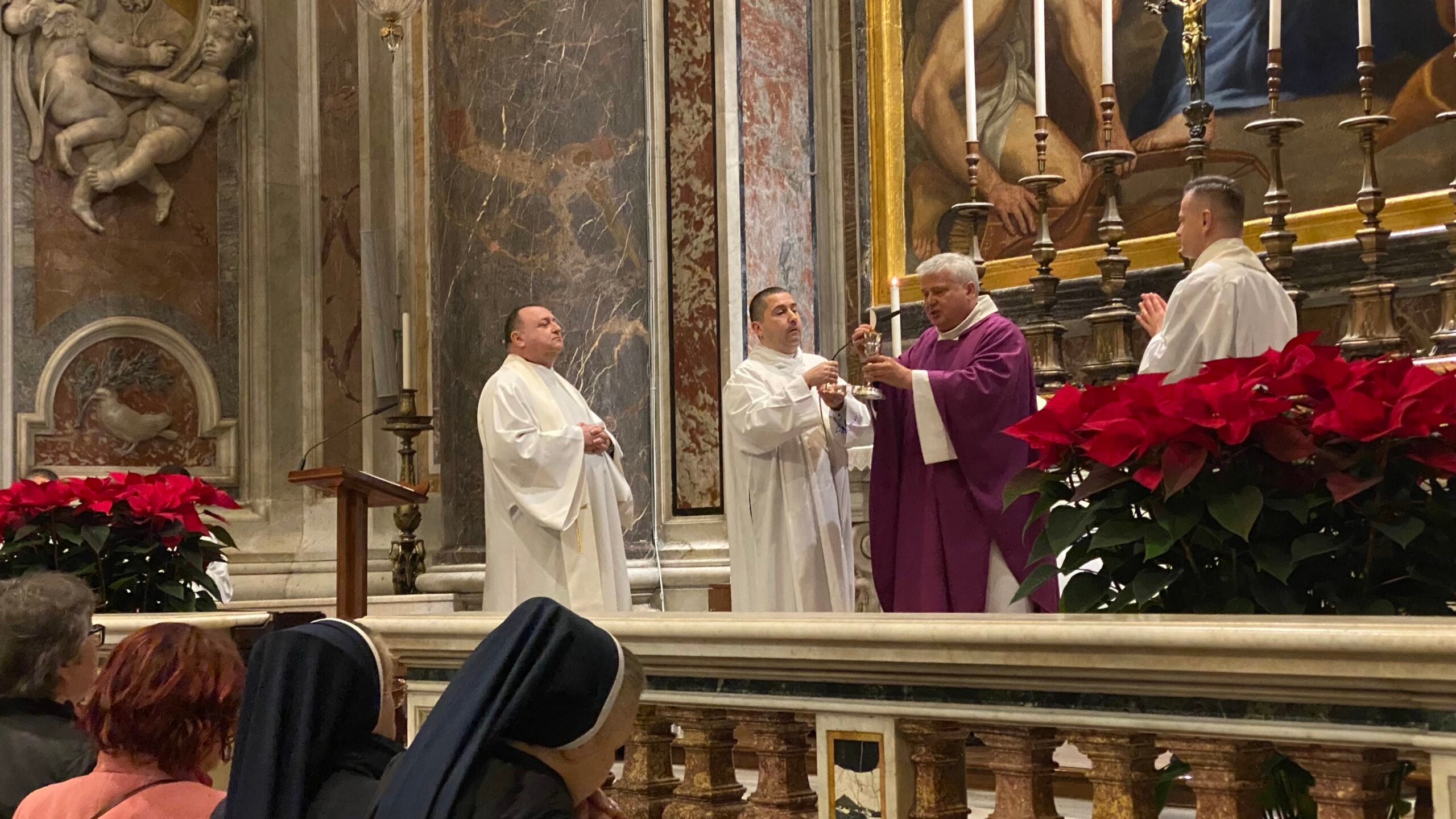 Kard. Konrad Krajewski przy grobie św. Jana Pawła II: życzmy sobie pokoju