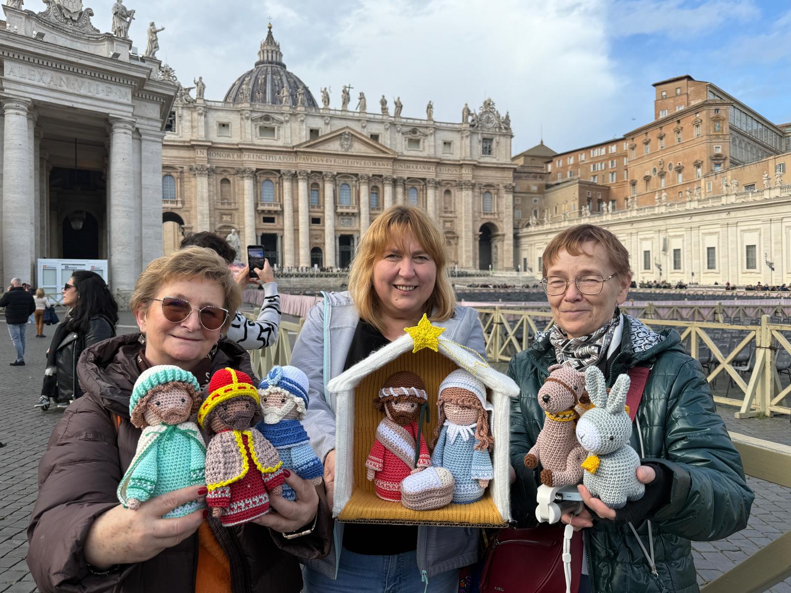 Jedna na sto: szydełkowa szopka z Polski w Watykanie