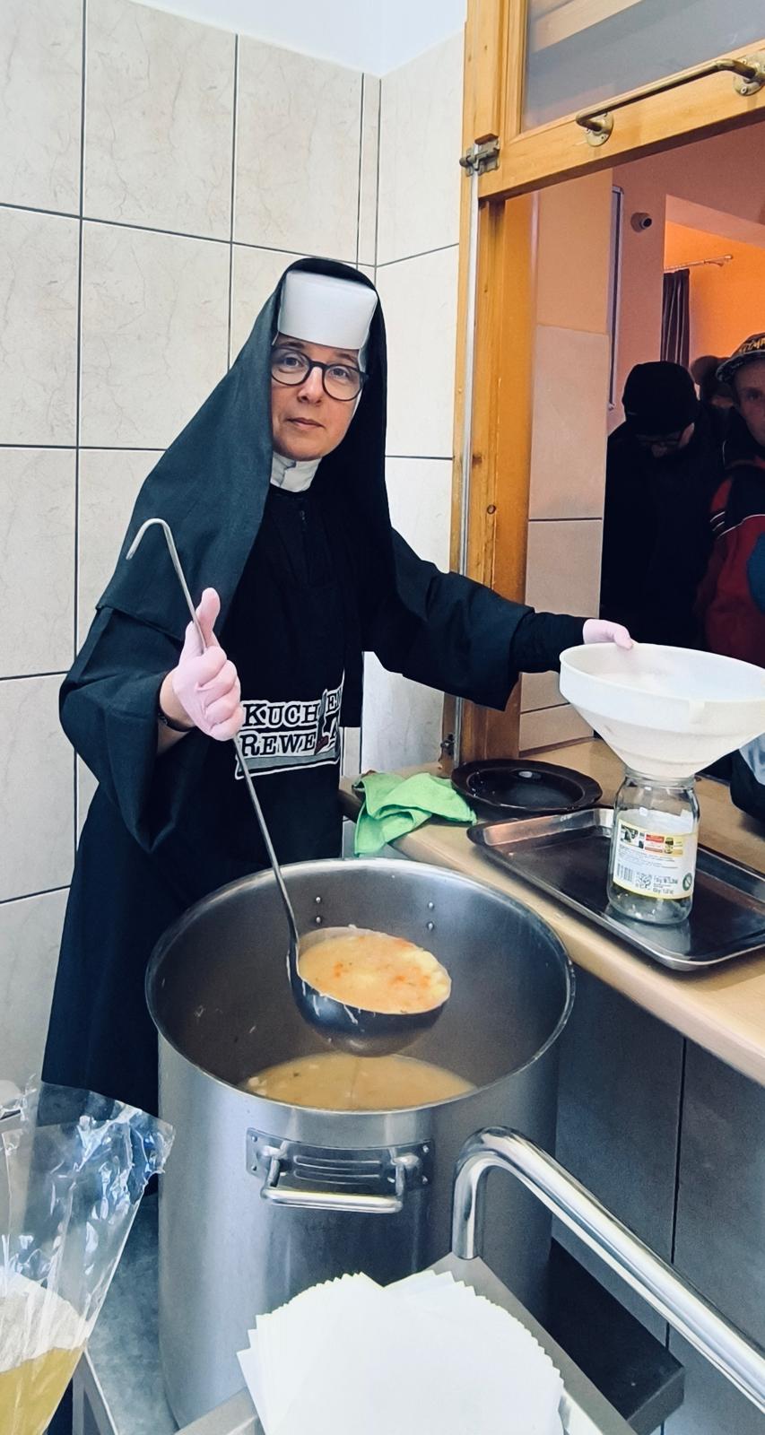 S. Teresa Pawlak: Maleńki Jezus może nie miał domu, ale miał ludzi [ROZMOWA] 