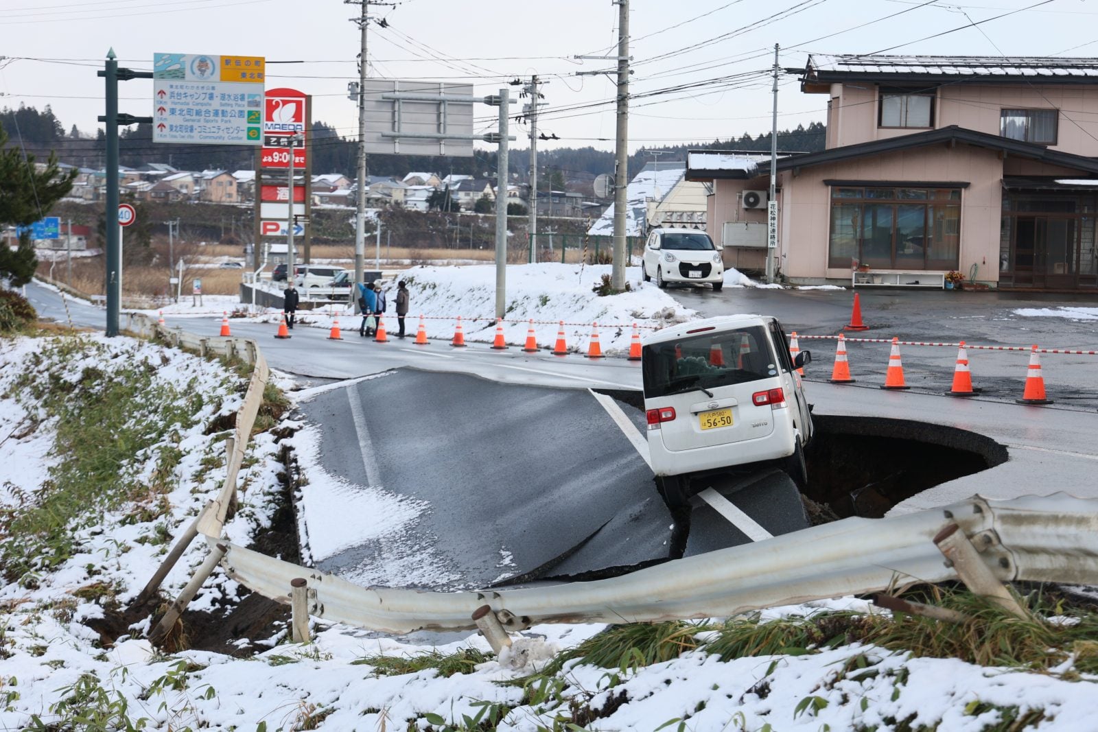 Japonia: silne trzęsienie ziemi i ostrzeżenie przed tsunami na północy kraju [+GALERIA]