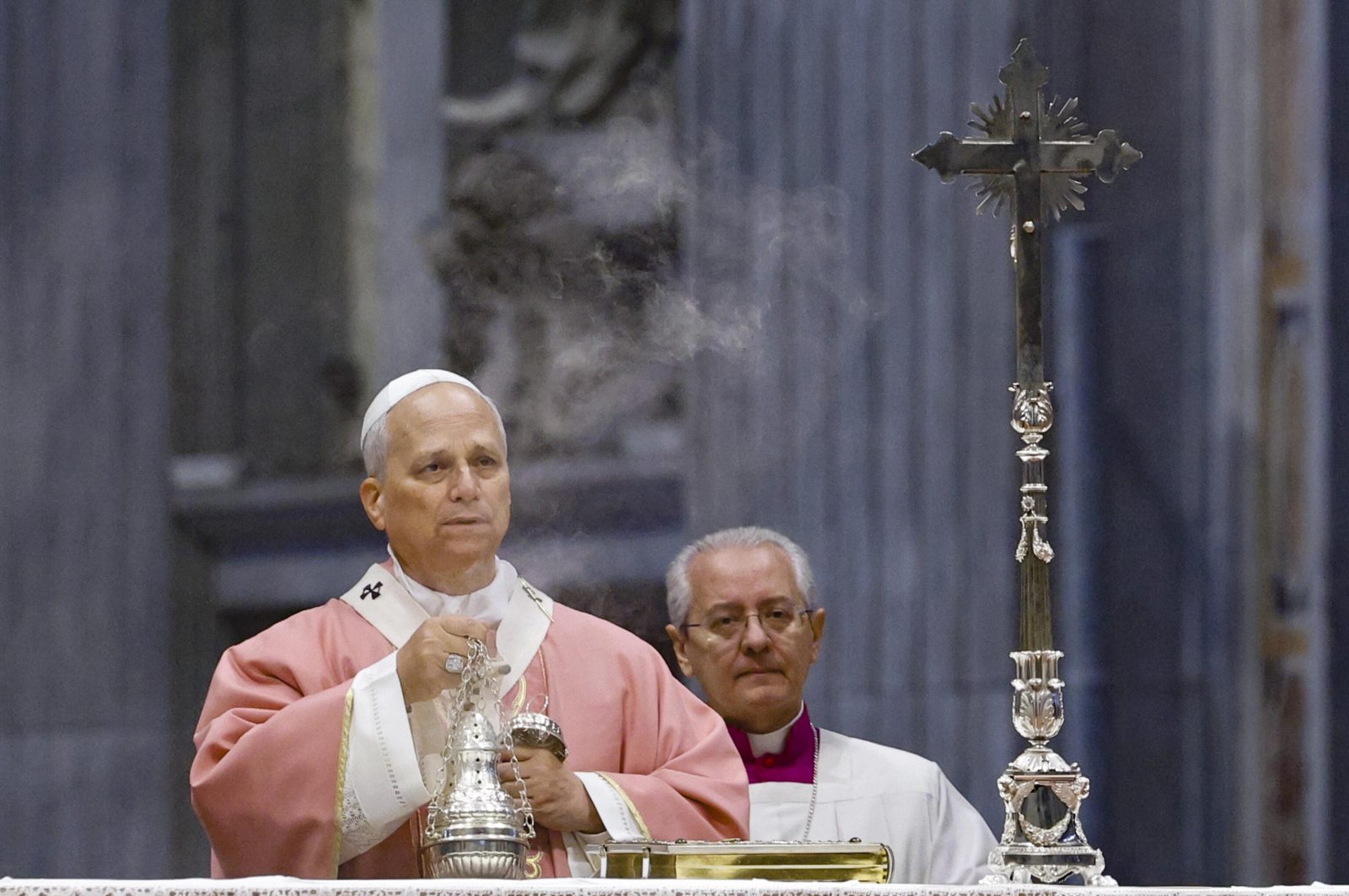 Jutro Niedziela Laetare – euforia w środku postu. Skąd róż w liturgii?