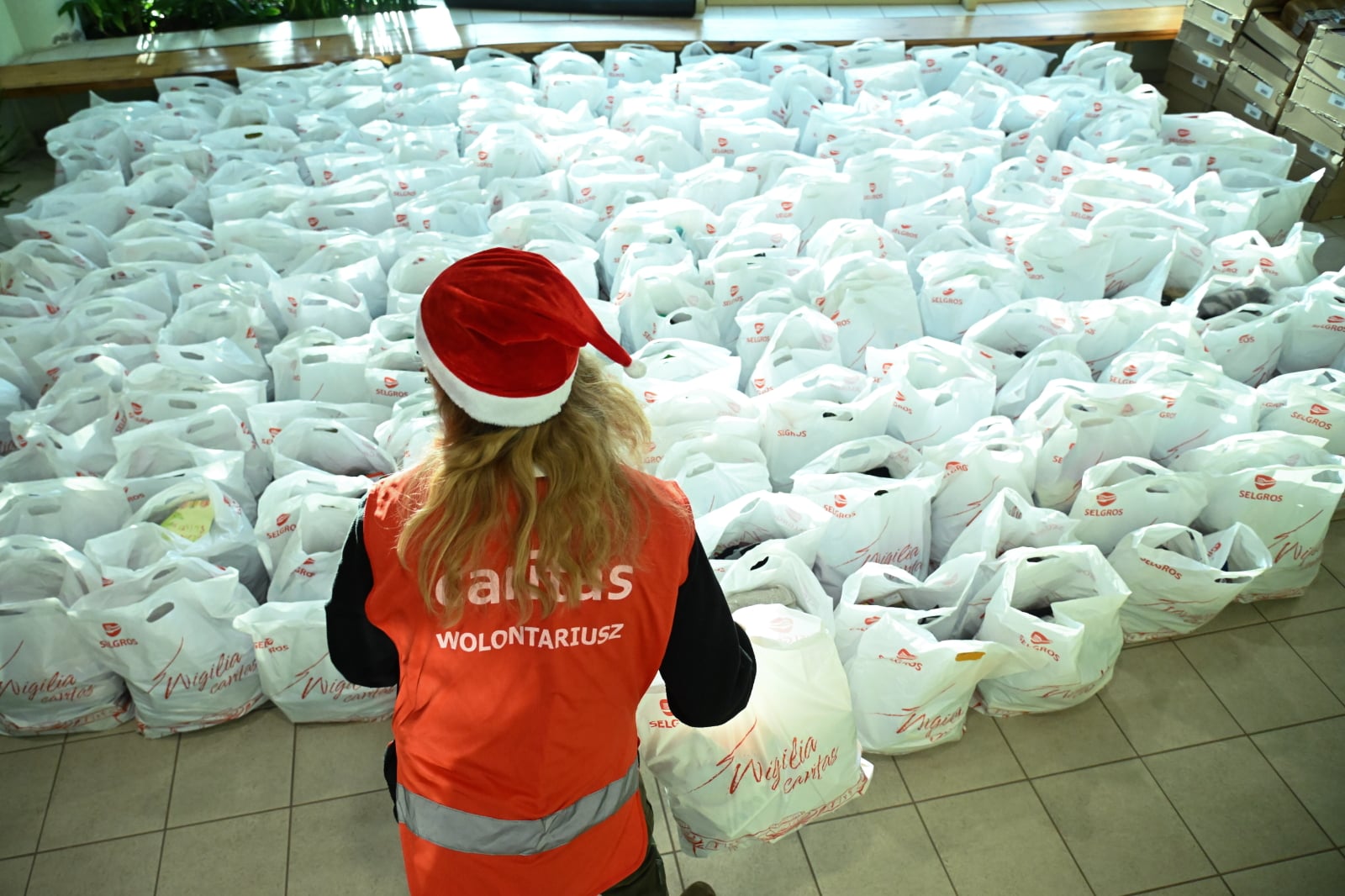 Kilkaset osób przyszło na wigilię Caritas dla osób potrzebujących w Sopocie [+GALERIA]