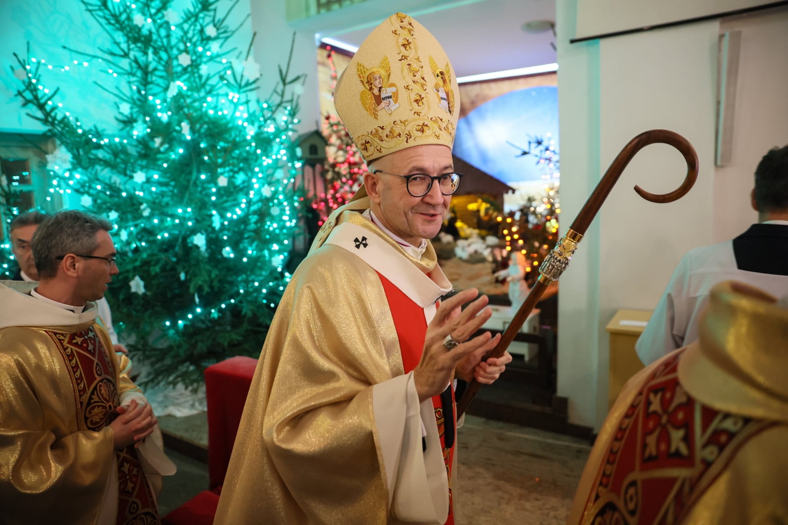 Abp Adrian Galbas zaprasza młodych do udziału w synodzie Archidiecezji Warszawskiej