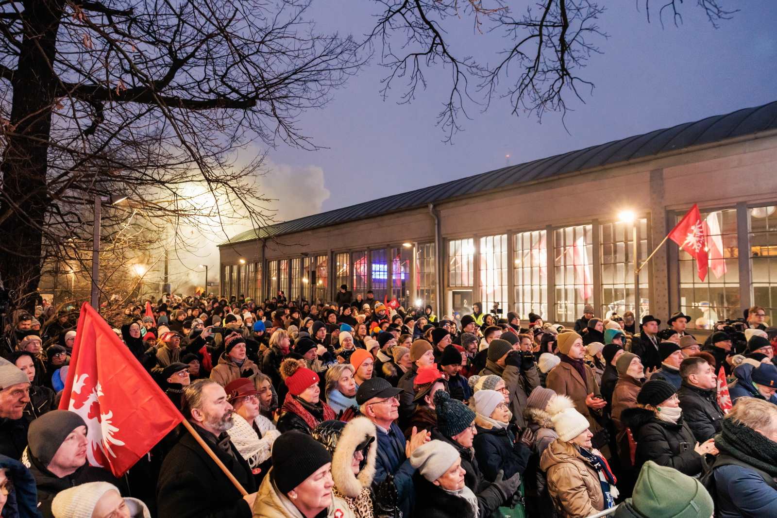 Tłumy na inscenizacji przybycia polityka i kompozytora do Poznania [+GALERIA]