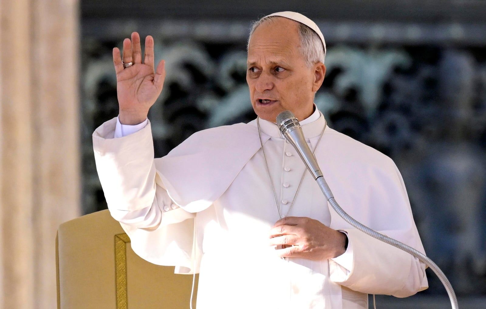 Papież zachęca do słuchania muzyki, która zbliża do Boga