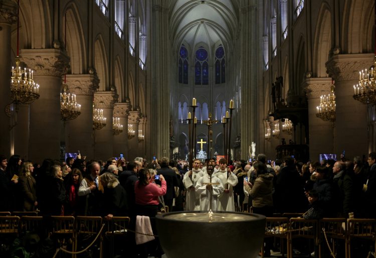 Katedra Notre-Dame w Paryżu: kontrowersyjne witraże zostaną zamontowane jesienią