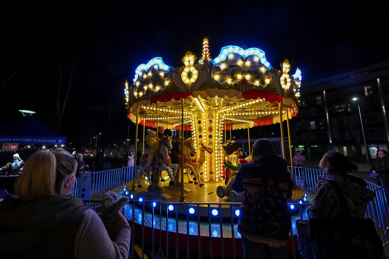 Specjalne środki bezpieczeństwa na świątecznym jarmarku w Warszawie