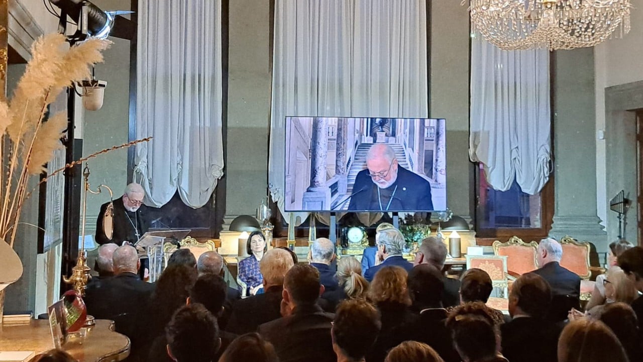 Abp Paul Gallagher: surogacja narusza godność dziecka i kobiety