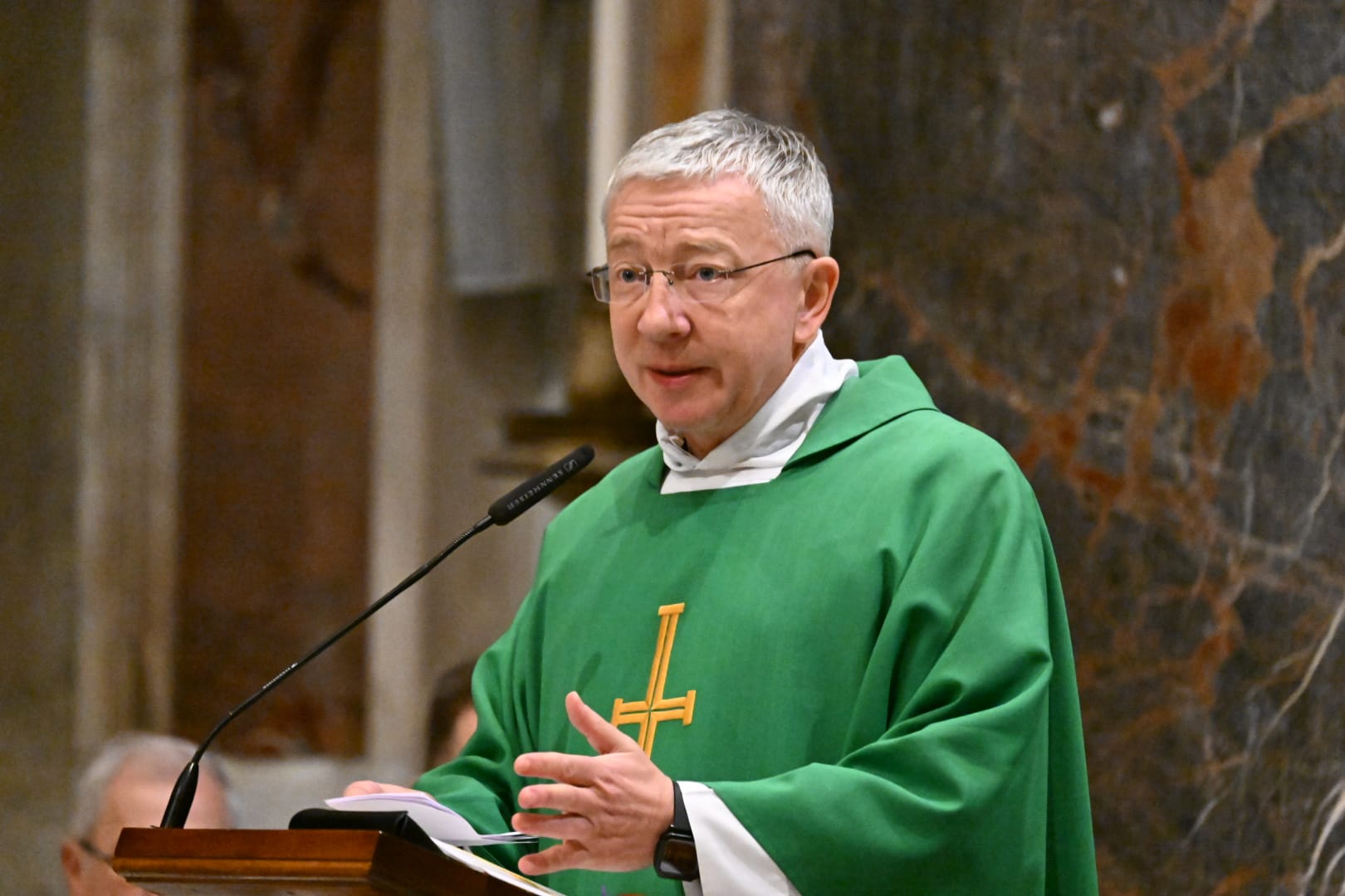 Ks. Sycz przy grobie Jana Pawła II: wychwalanie Boga za talenty innych receptą na zazdrość