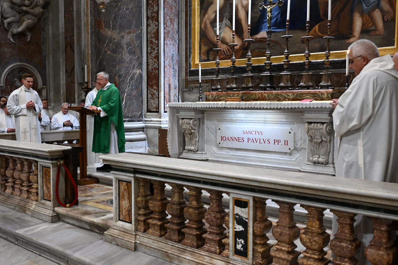 Ks. Sycz przy grobie Jana Pawła II: wychwalanie Boga za talenty innych receptą na zazdrość