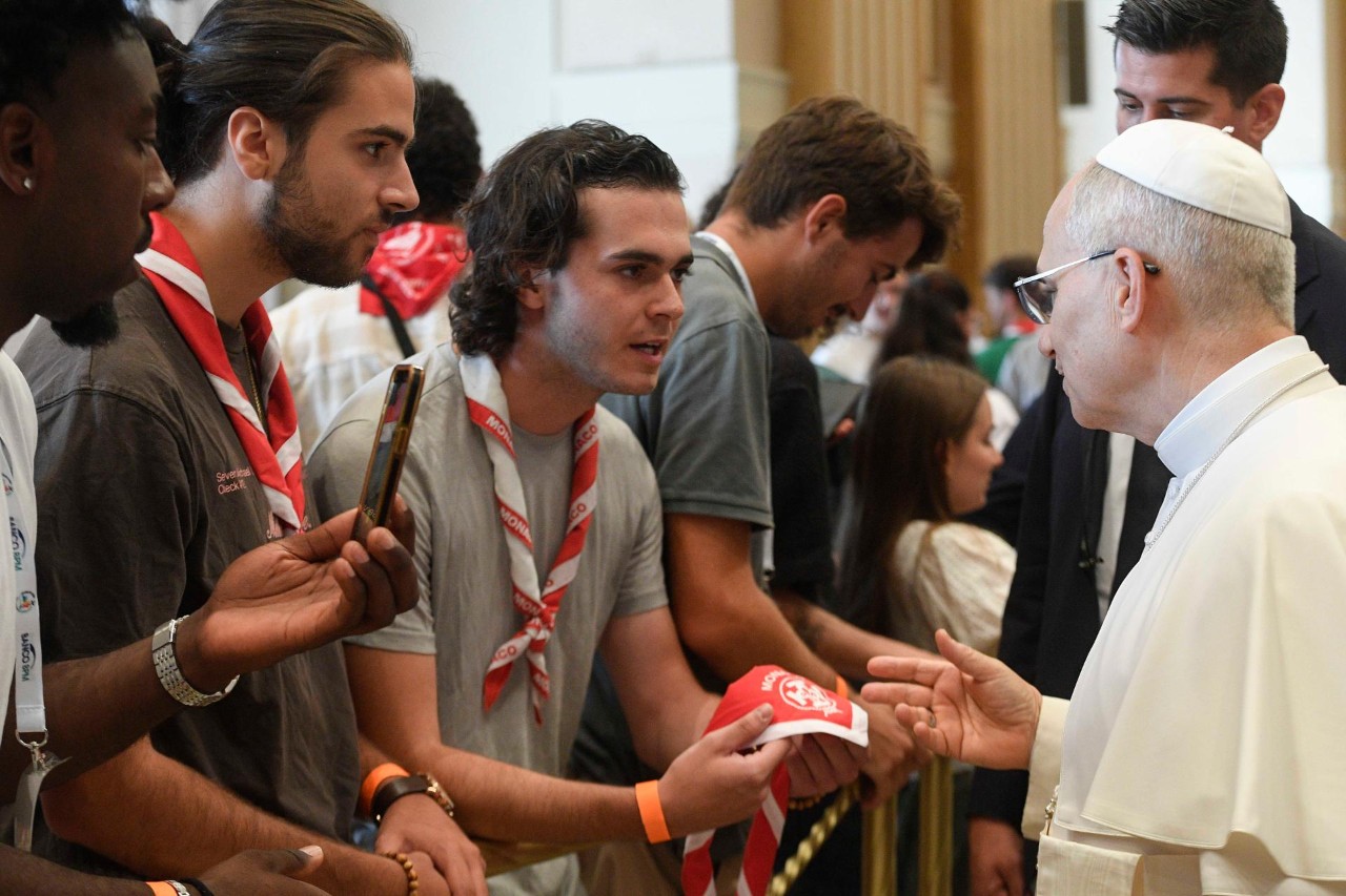 Papież: gdy młodzi wracają do wiary, potrzebują dobrych kapłanów