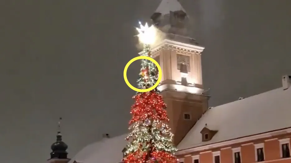 W kilku miastach w sylwestra spłonęły choinki [+WIDEO]