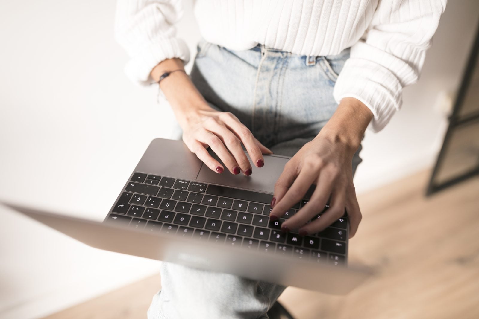 Francja i Indie podjęły działania ws. seksualnych zdjęć generowanych przez Groka