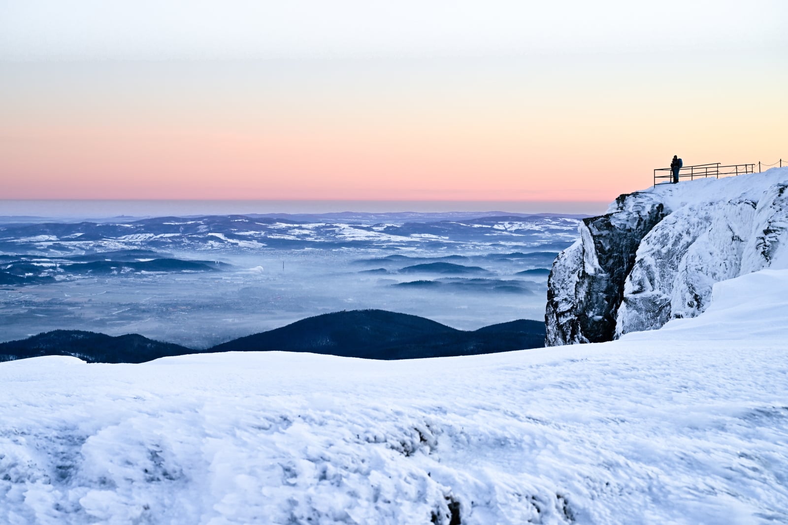 W Karkonoszach wprowadzono 1. stopnień zagrożenia lawinowego