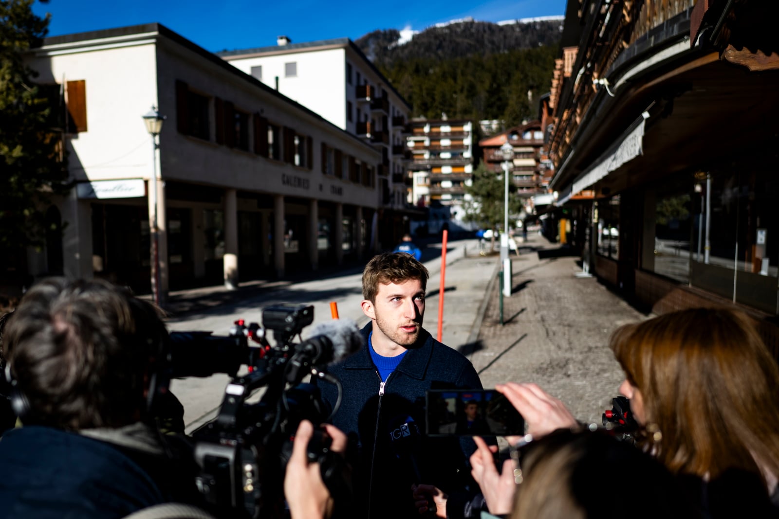 Naoczni świadkowie o pożarze w barze w Szwajcarii: dramatyczne sceny, trudna ewakuacja [+GALERIA]