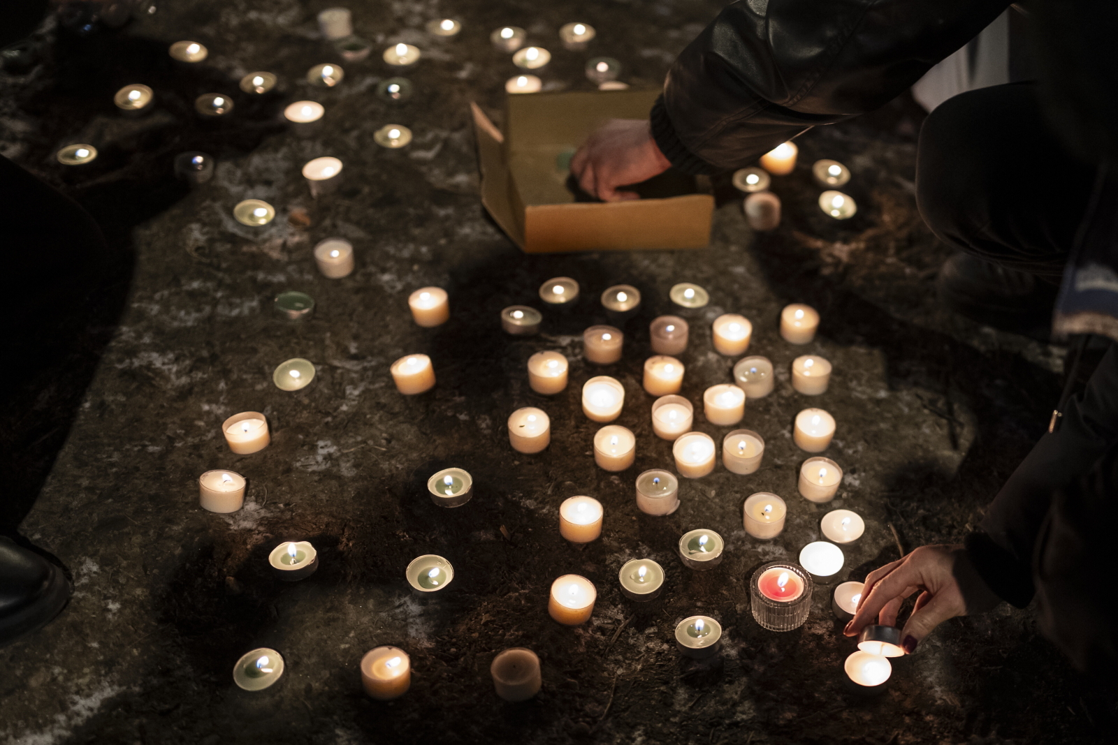 Szwajcaria: wierni poruszeni tragedią w barze w Crans-Montana [+GALERIA]