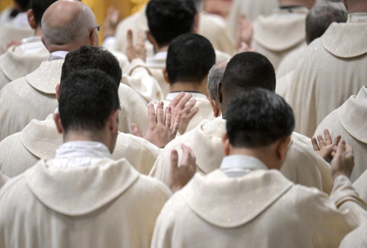 Pomoc dla księży w kryzysie. Diecezja powołuje zespół specjalistów [ROZMOWA]