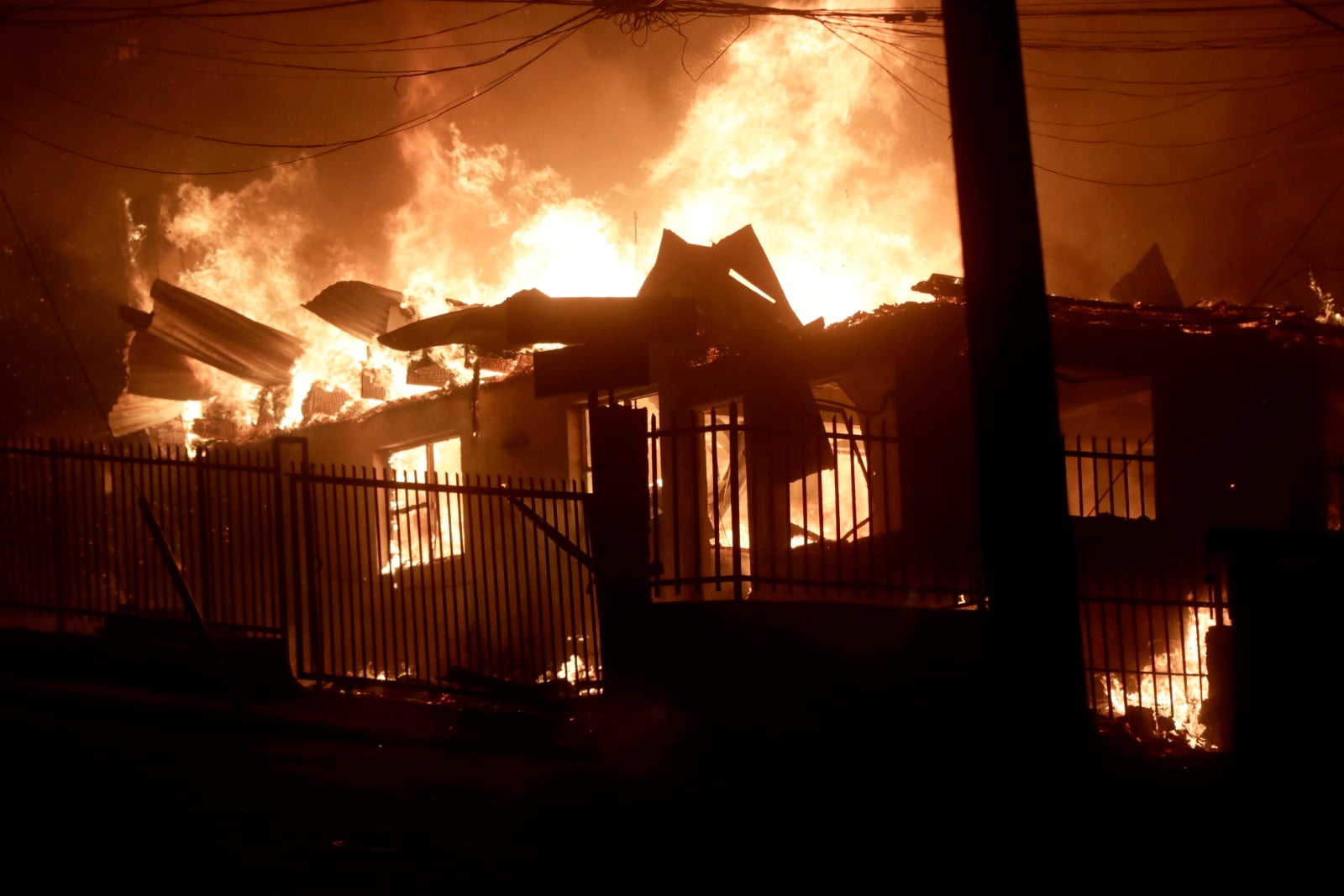 Chile: 16 osób zginęło w pożarach lasów w środkowej części kraju