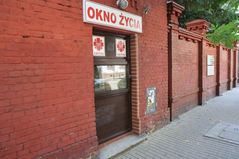 Kard. Konrad Krajewski przy Oknie Życia: te dzieci będą błogosławieństwem dla naszego miasta