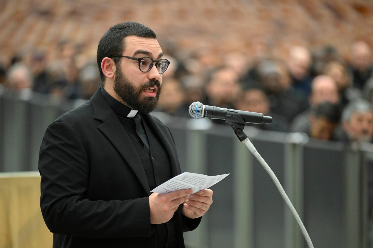 Młody ksiądz pyta papieża: jak przyciągnąć młodych do wiary?