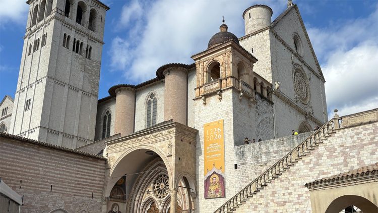 Przyszliśmy prosić św. Franciszka o pokój w świecie i w sercach [REPORTAŻ]