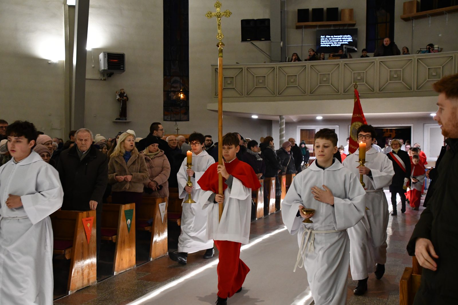 Nie zgodzić się na przeciętność. Relikwie św. Karola Acutisa na Starym Żegrzu [+GALERIA]