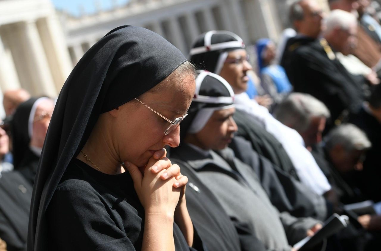 Światowy Dzień Życia Konsekrowanego. Papież: osoby konsekrowane są znakiem miłosierdzia