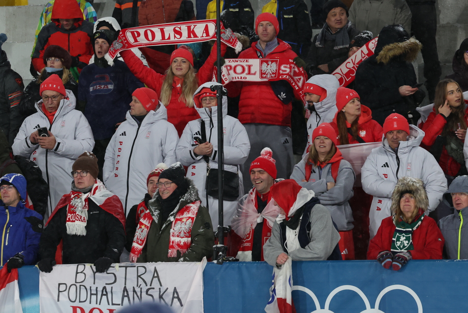 Radość olimpijczyków i kibiców – dekoracja medalowa Tomasiaka i Wąska [+GALERIA]