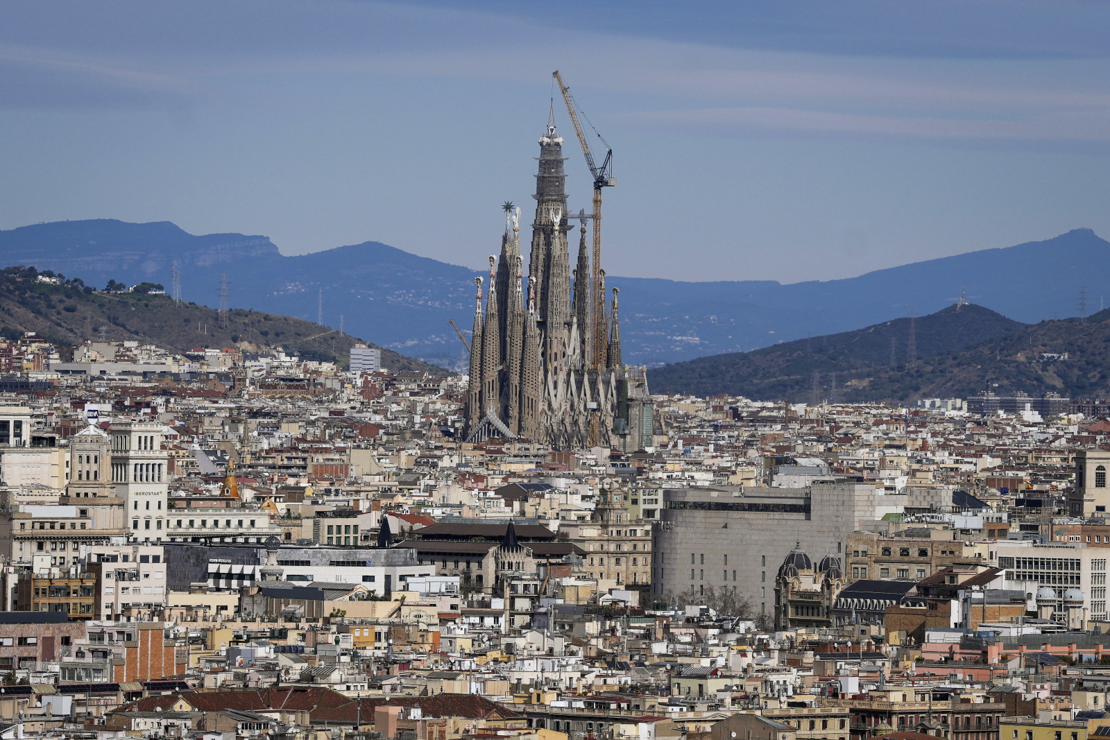 Hiszpania: Sagrada Familia w Barcelonie osiągnęła swoją maksymalną wysokość [+GALERIA]